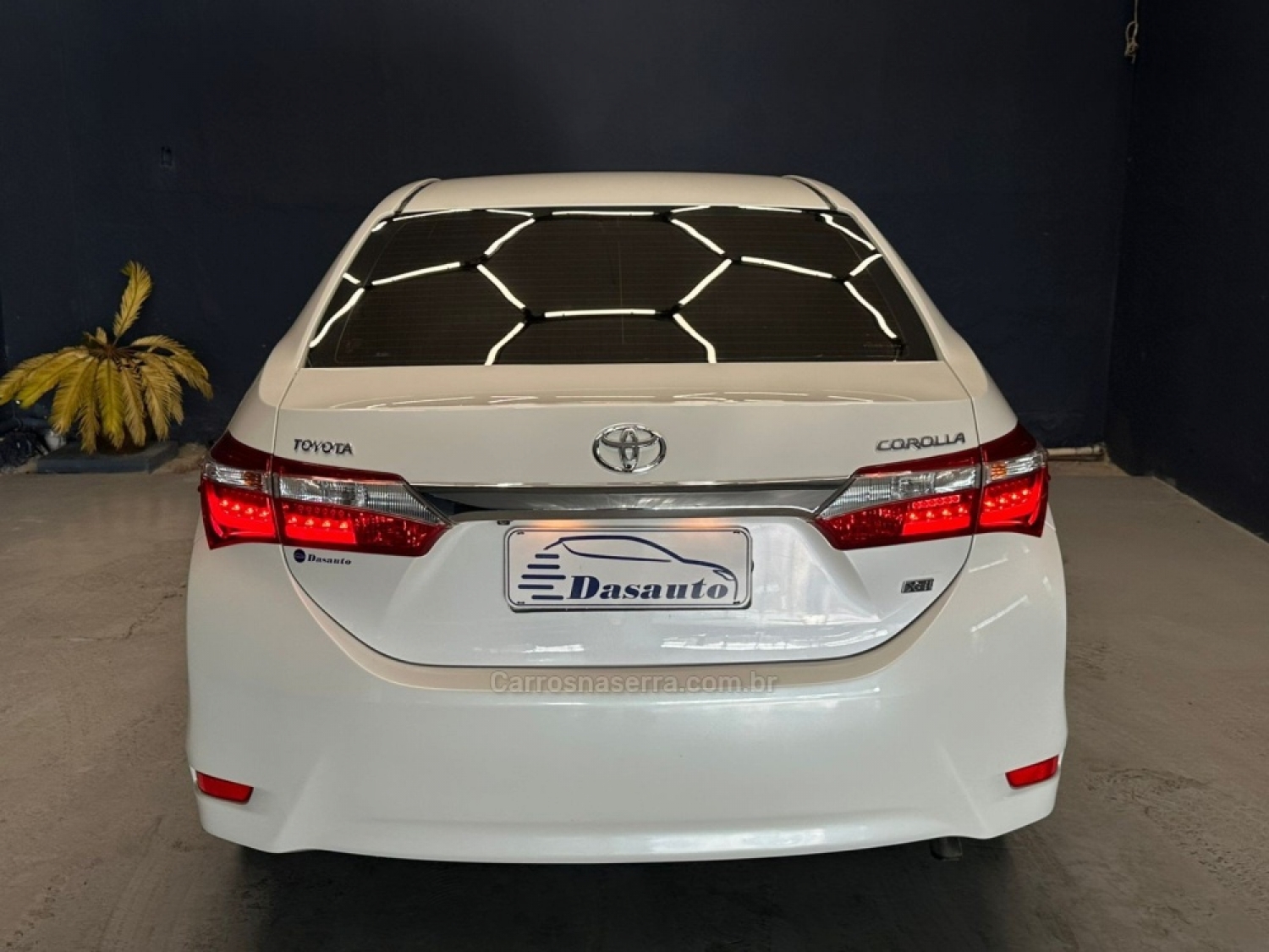 TOYOTA - COROLLA - 2015/2016 - Branca - R$ 88.000,00